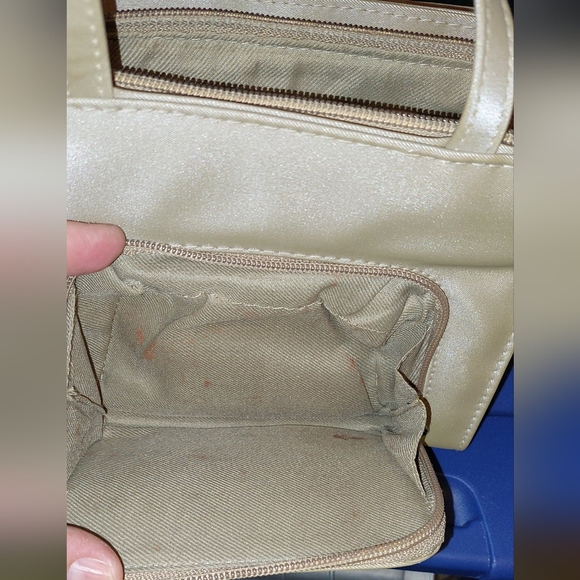 SOLD-Small crossbody bag. Lots of compartments, smoke free home - Picture 11 of 12